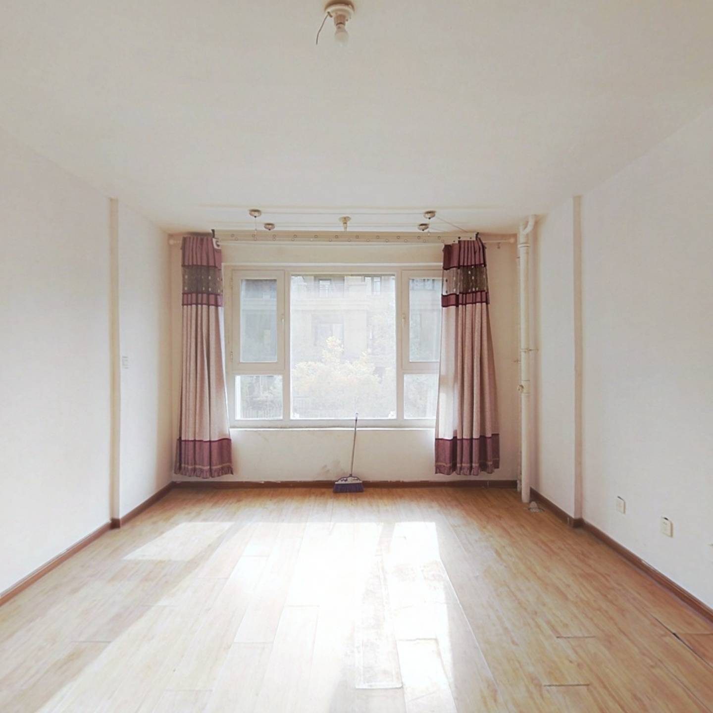 楼层好格局紧凑小区环境好绿地集团的房子布局合理