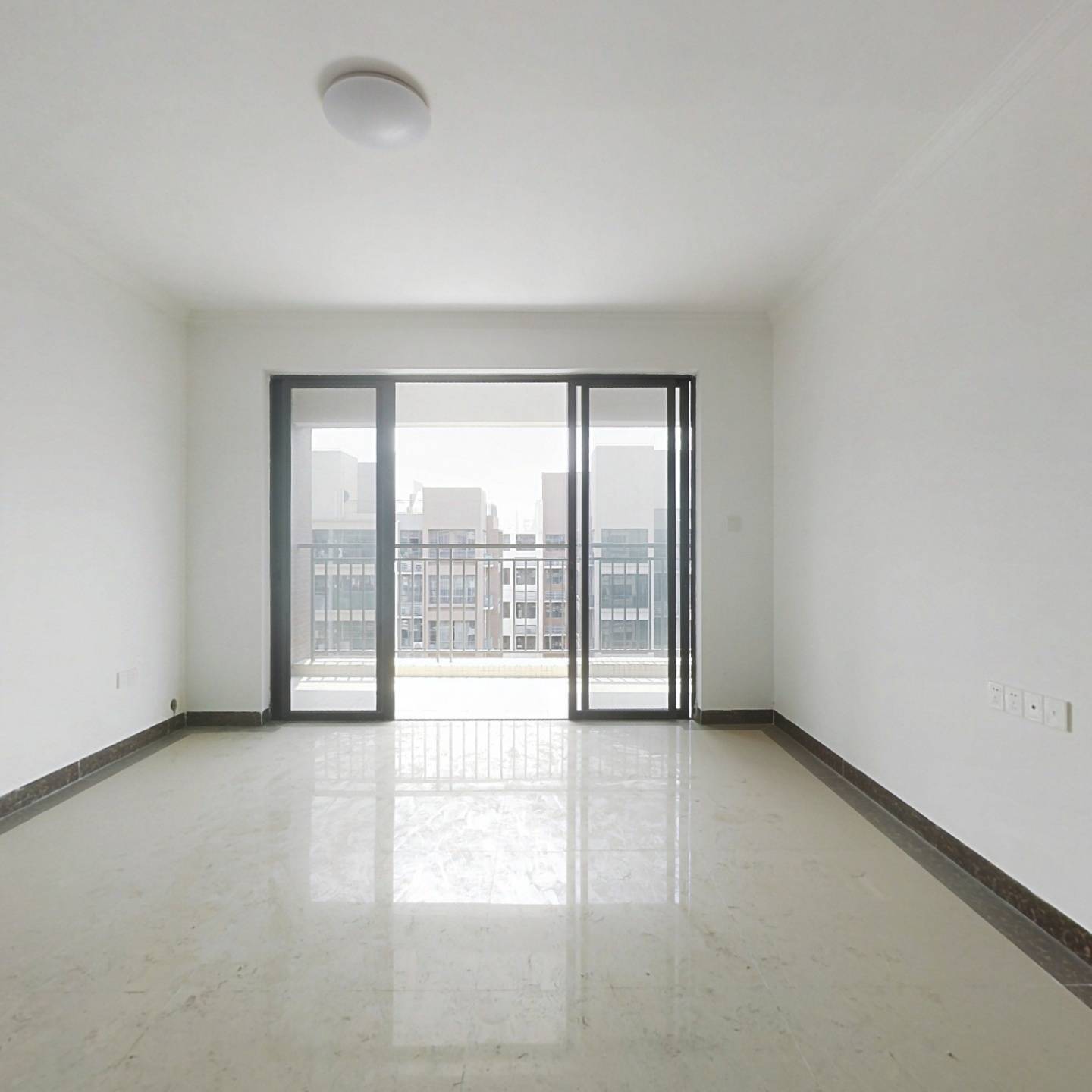 全新未住过格局方正实用楼层好通风采光充足视野开阔_佛山御龙湾二手