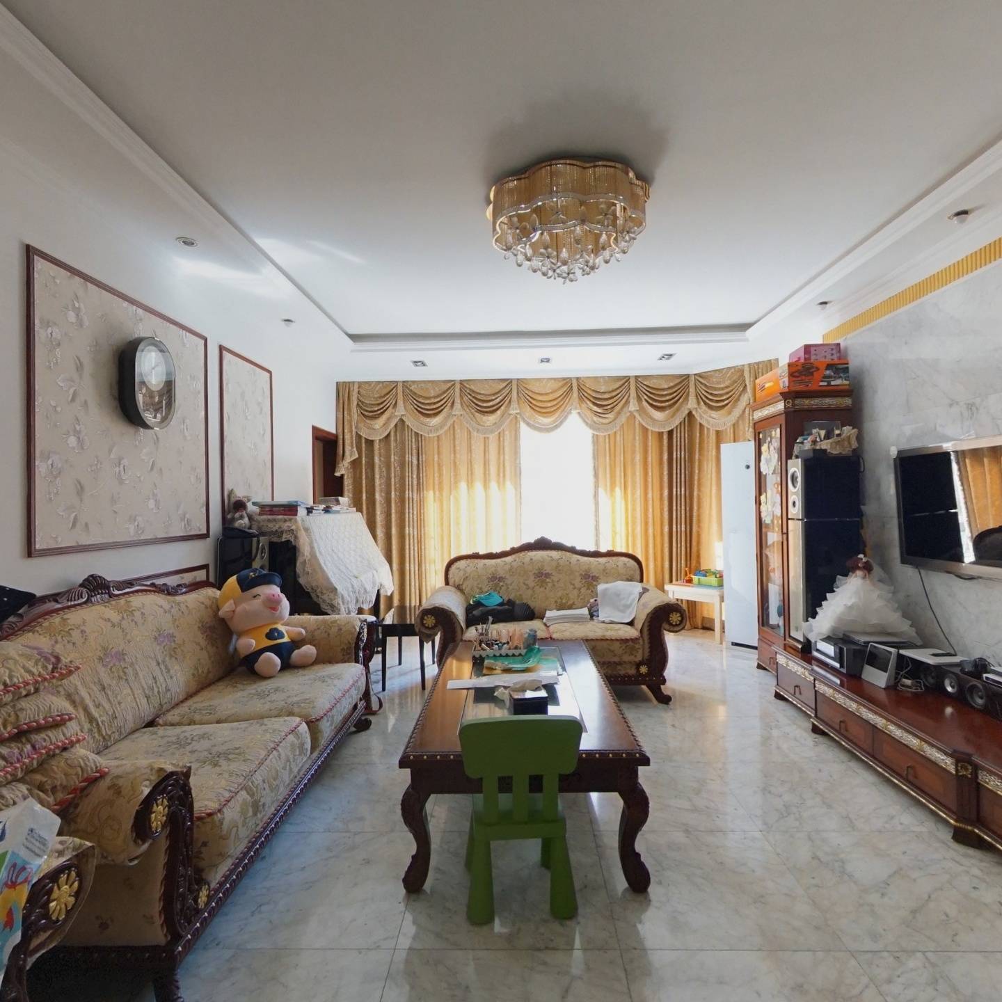 都市首 府一楼带 40平院子地热采暖装修大理石地面急售