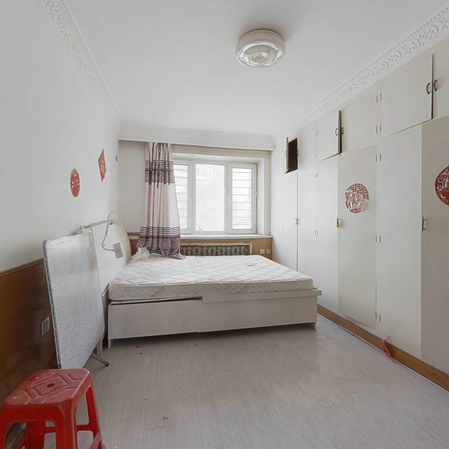 新城小区 中间楼层 简装诚心出售