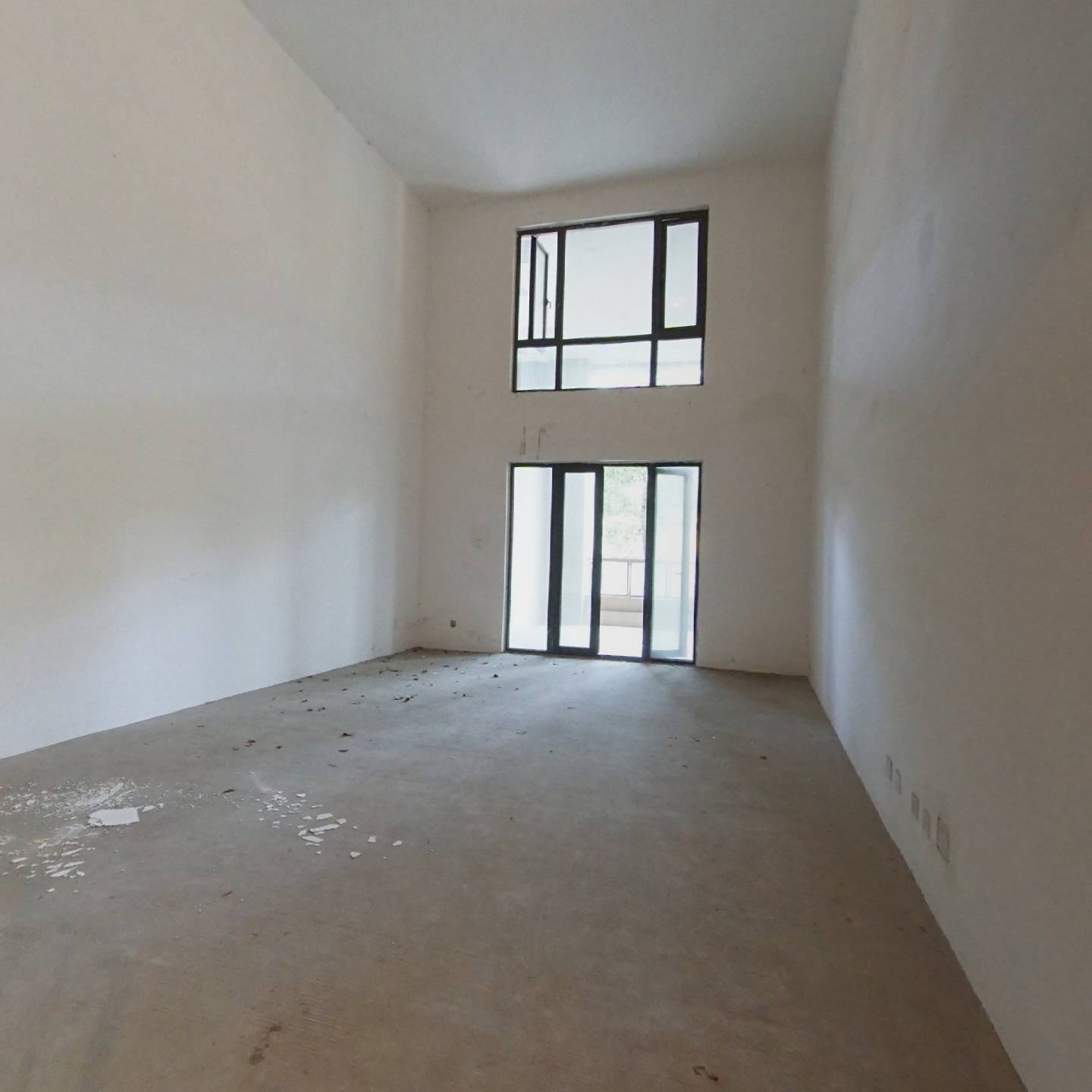 南湖国际社区看湖大跃层,视野采光都可以,满2年.