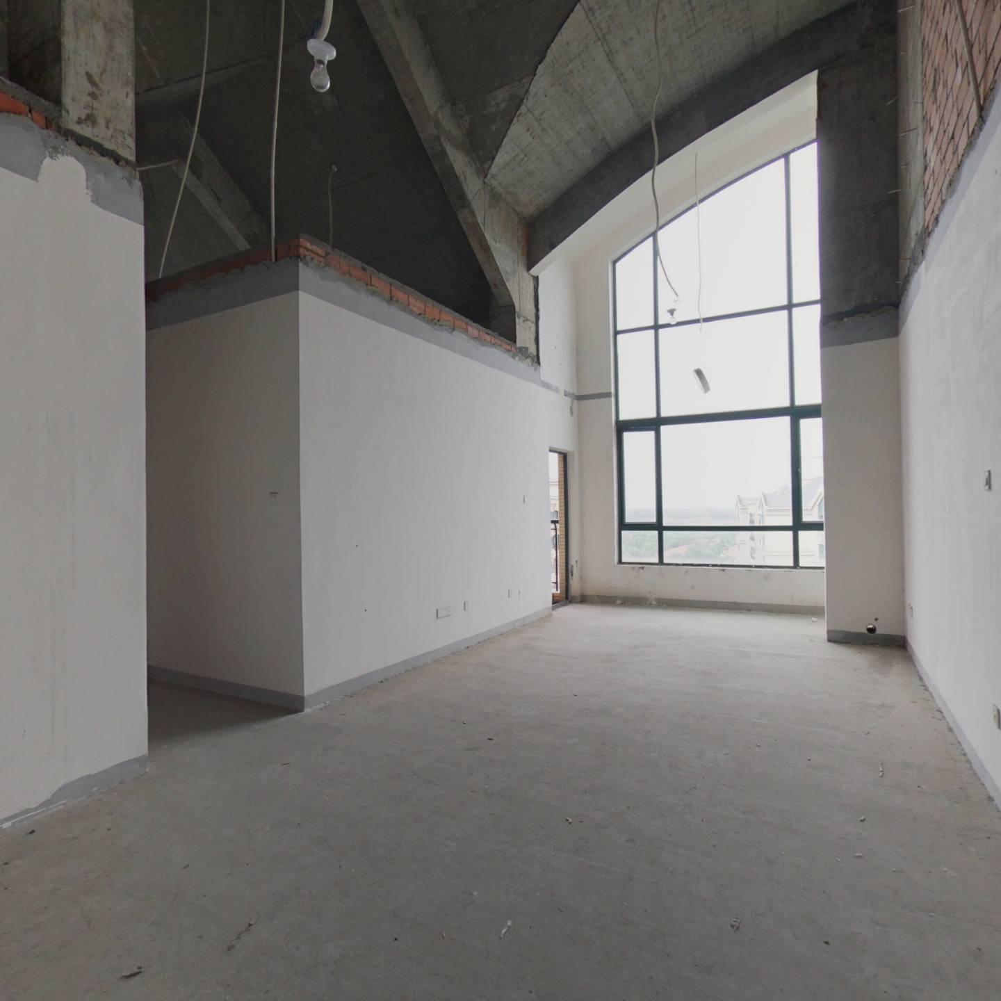 雅居乐花园清水套三 小高层顶层挑高